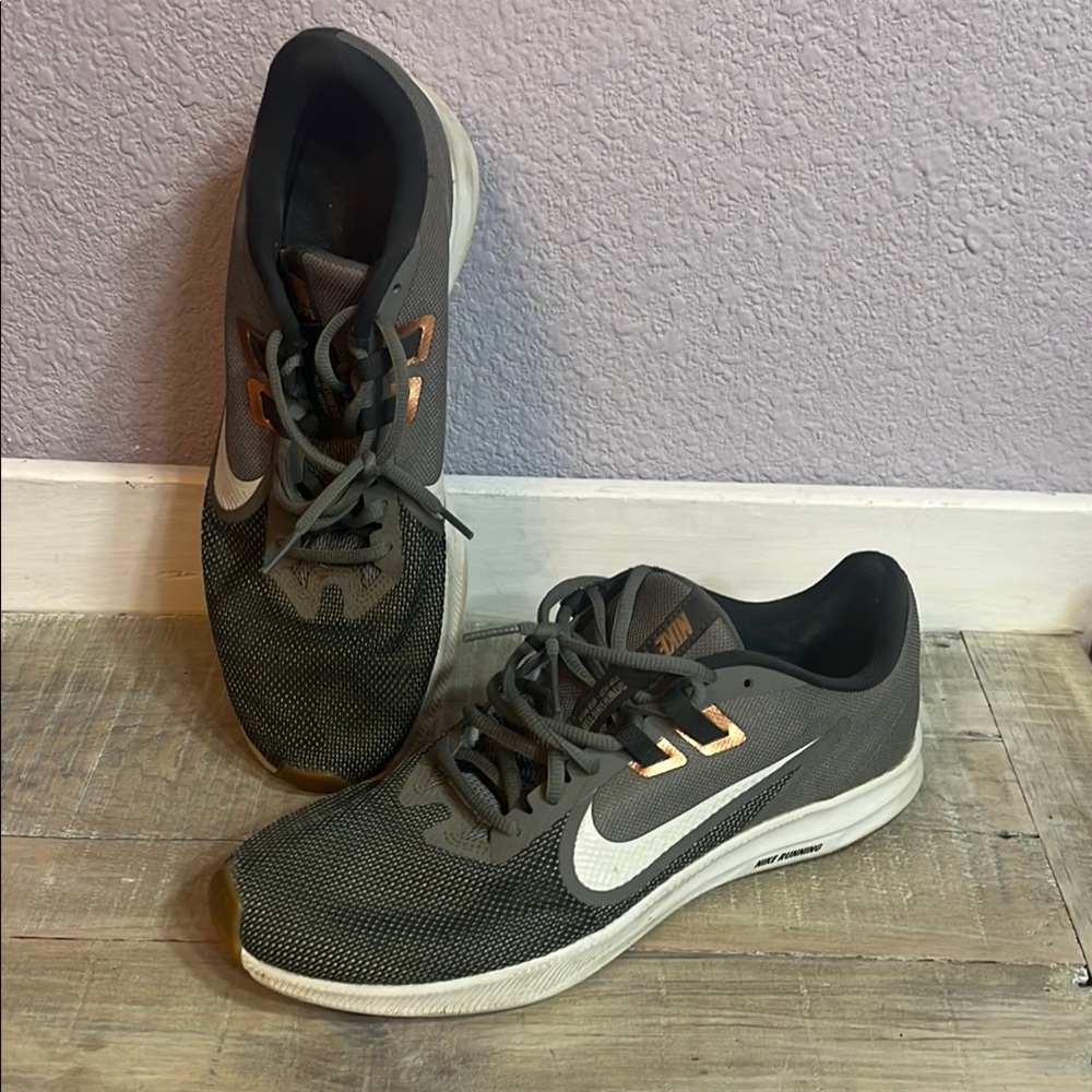 Nike White and Gray Running Shoes Men’s 10